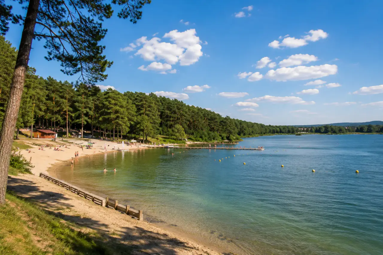 Spiaggia e zona balneare sul Lago Kryspinów