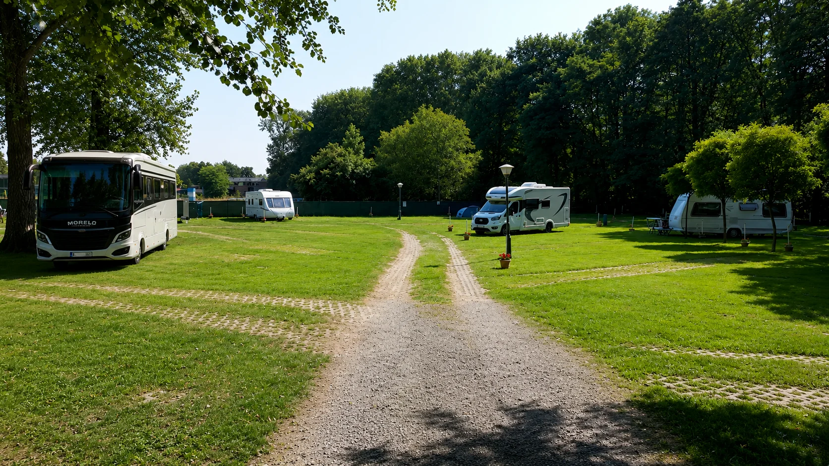 Droga wewnętrzna i główna część Camping Clepardia